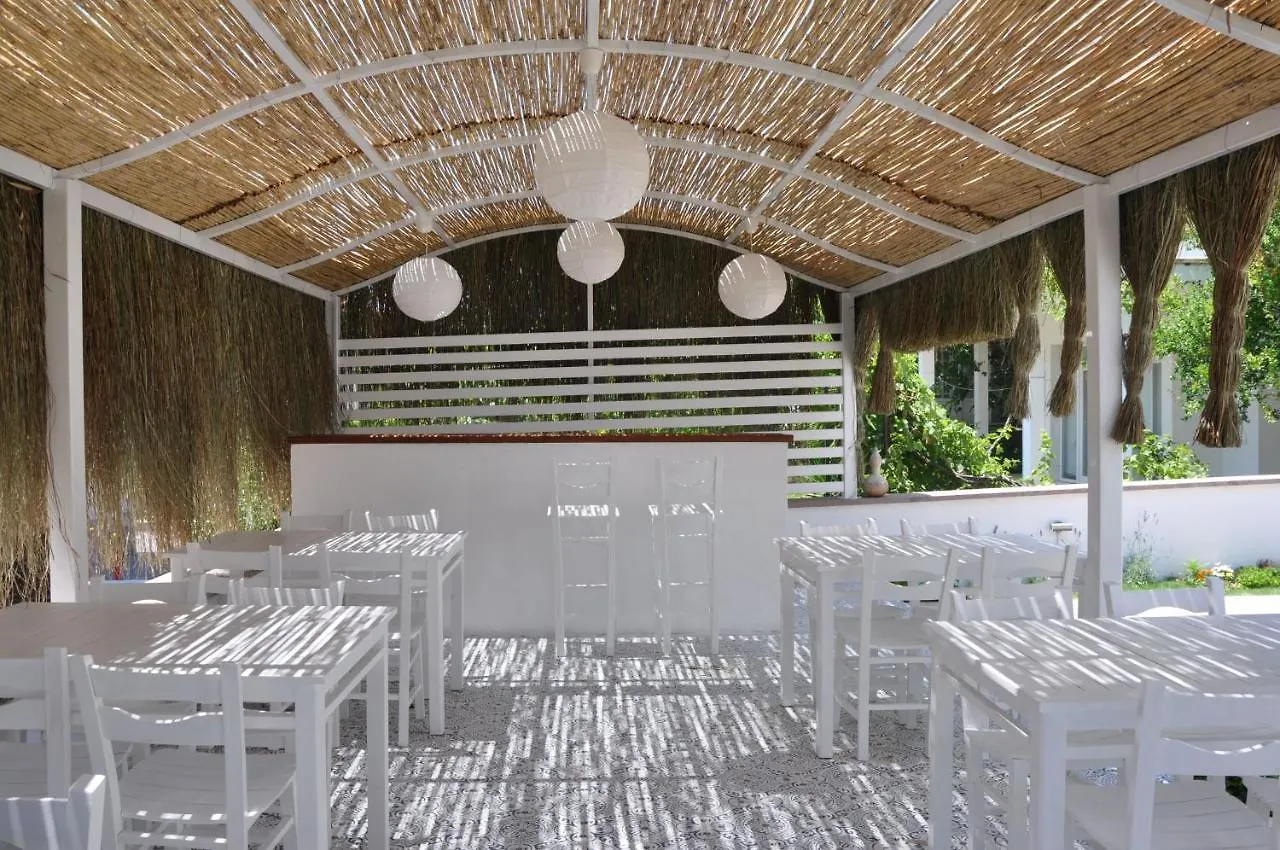 Masmavi Otel Cunda